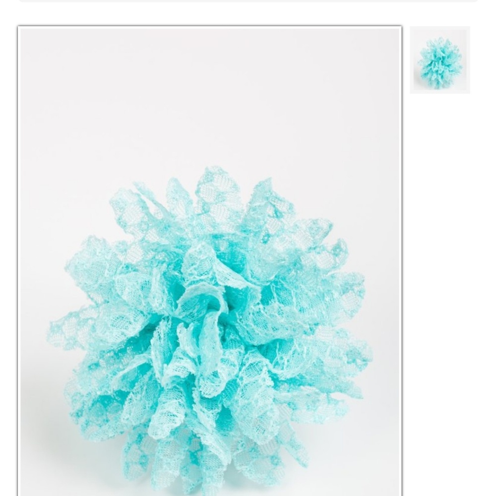 Lacy lily hair clip
